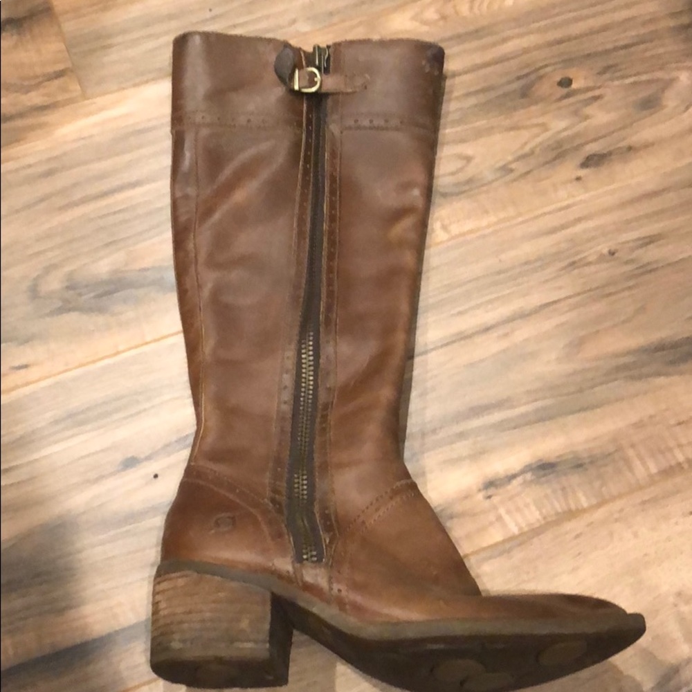 Boots size 6 Born